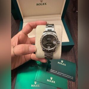 ROLEX 
Datejust
Oyster Perpetual Collection
31mm Case Dimension